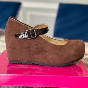 Dollhouse Wedge Heels (Style: Dolly) - Womens Size 8.5